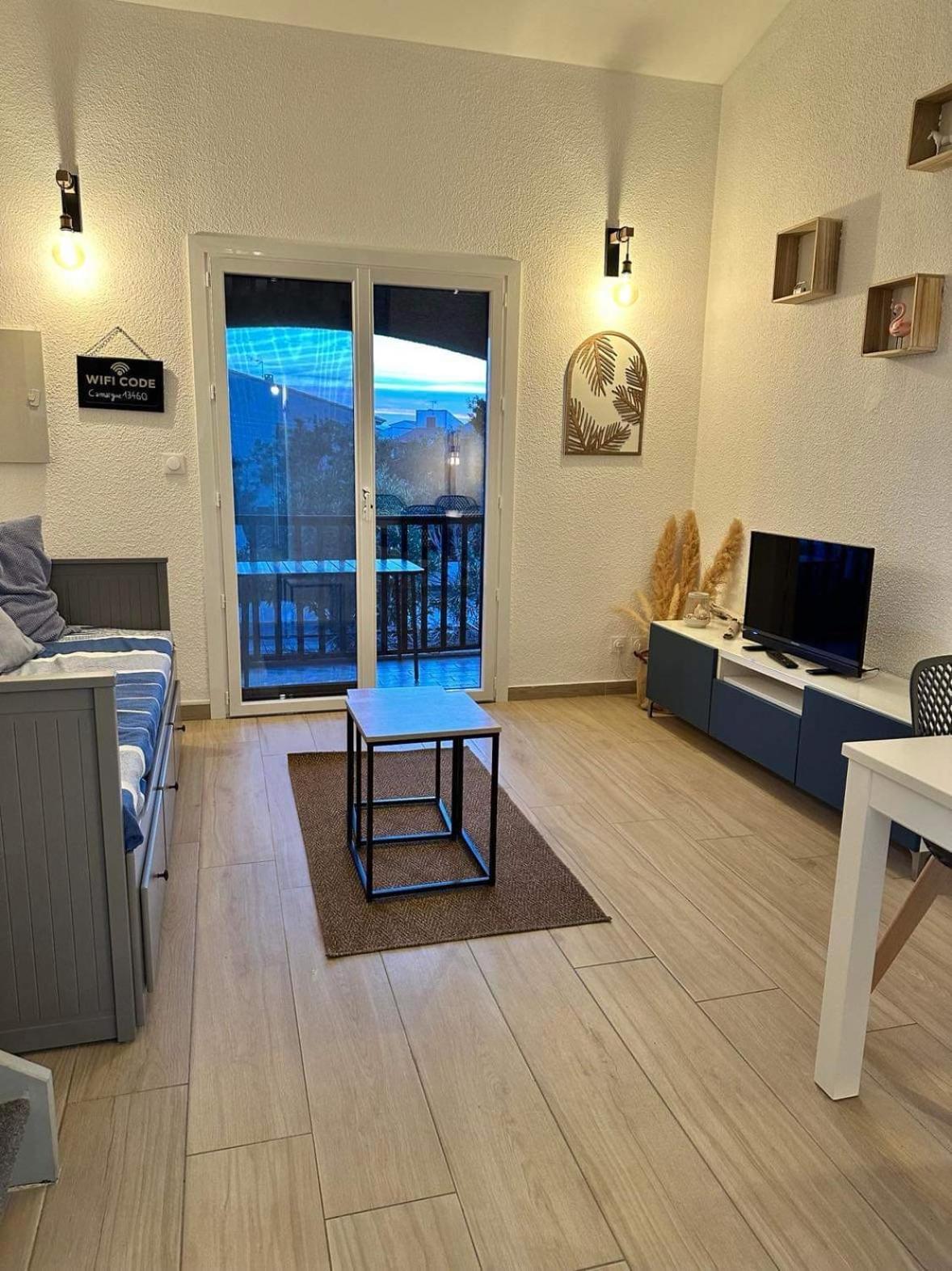Appartement Duplex 4Pers Climatise - Locations Vld Camargue Les Les Saintes-Maries-de-la-Mer Extérieur photo